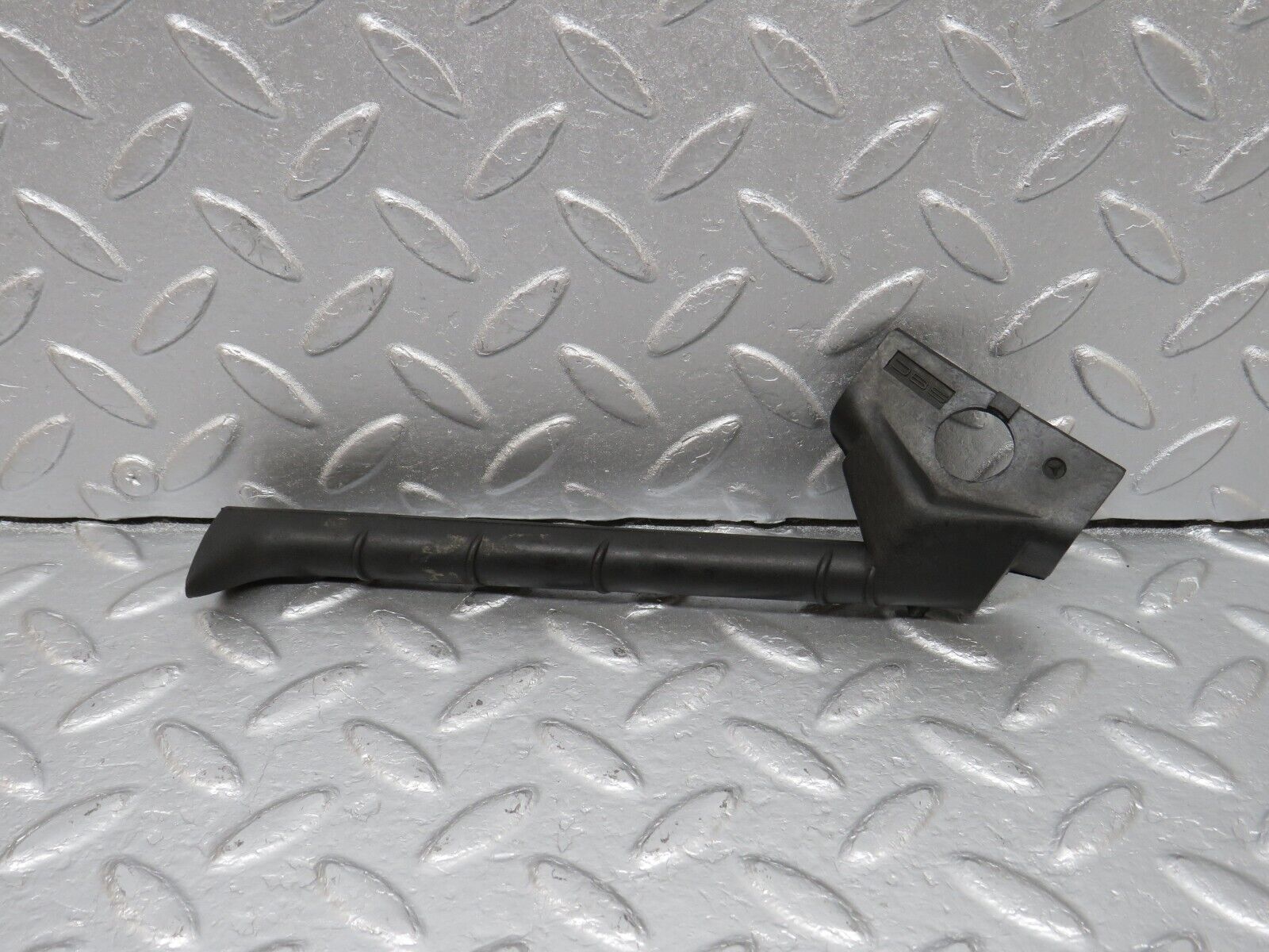 40670 Mercedes-Benz W123 300D Wiper Mechanism Tray Water Drain