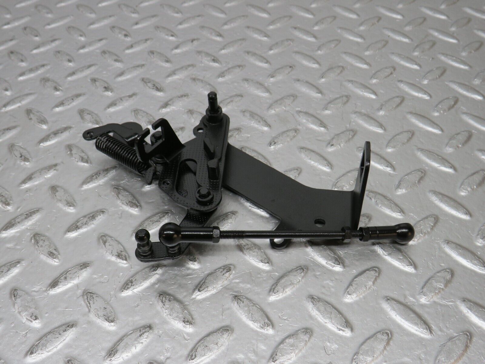 31534 Mercedes-Benz S124 220TE Wagon Throttle Linkage