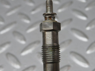 32897 Mercedes-Benz W123 300D Glow Plug Bosch Y-902R 046