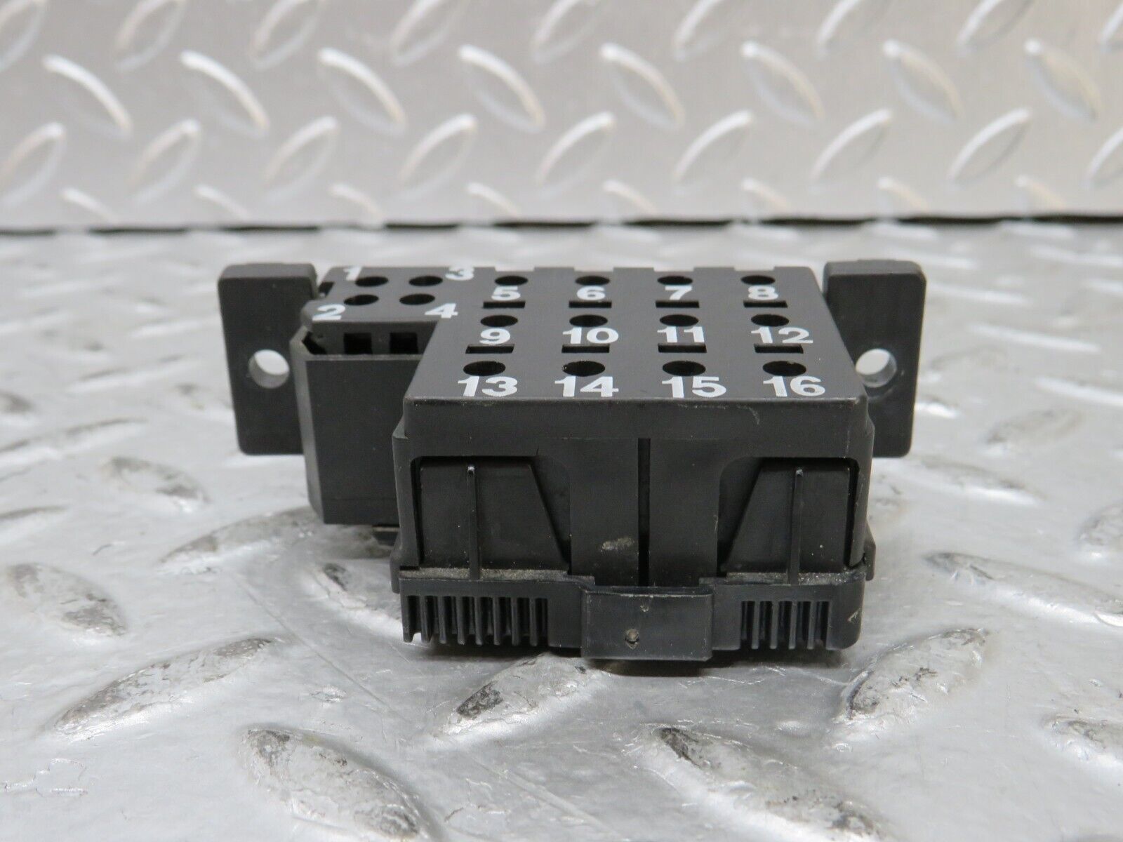 27553 Mercedes-Benz S124 300TE Wagon Diagnostic Connector 1295455540