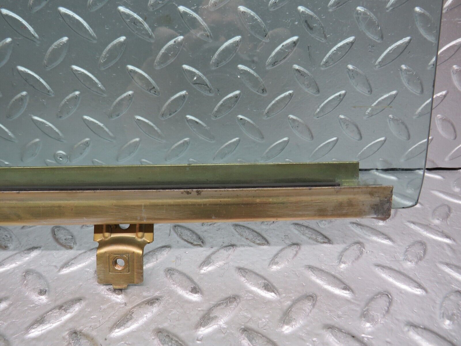 27889 Mercedes-Benz W123 280E Rear Right Door Window Glass