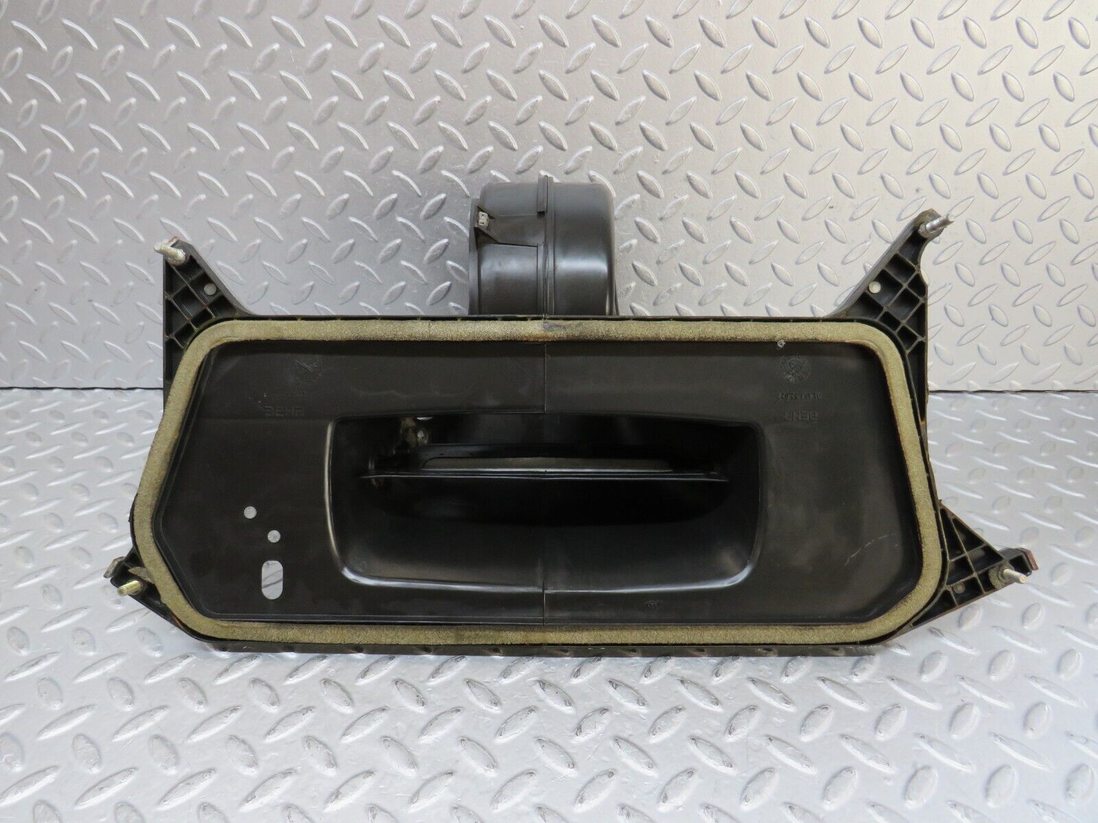 36477 Mercedes-Benz W201 190E 2.0L Heater Blower Housing Behr 91.484.52.017