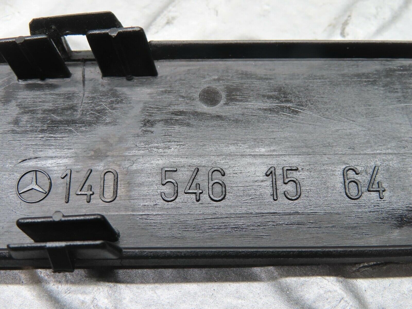 14876 Mercedes-Benz W140 S320 Engine Bay Cable Channel 1405461564 1405401418