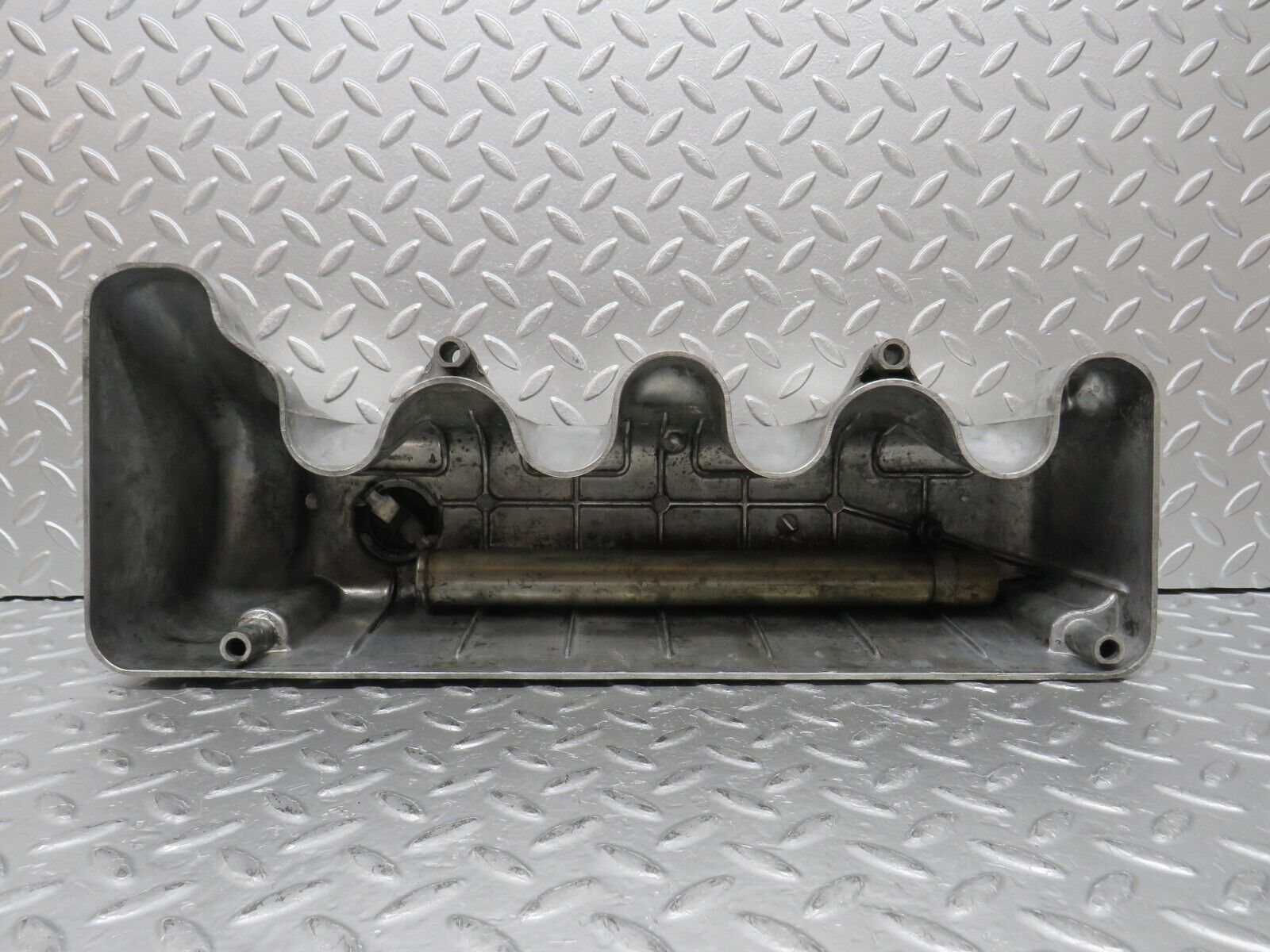 31134 Mercedes-Benz W123 200D Rocker Cover
