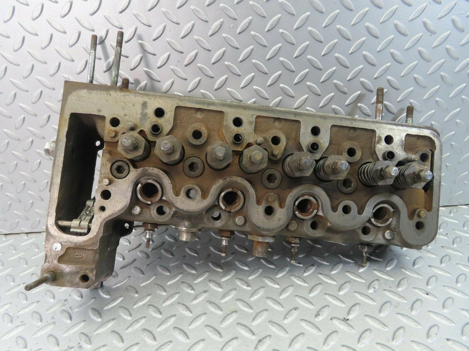 8690 Mercedes-Benz W115 Cylinder Head 6150181101