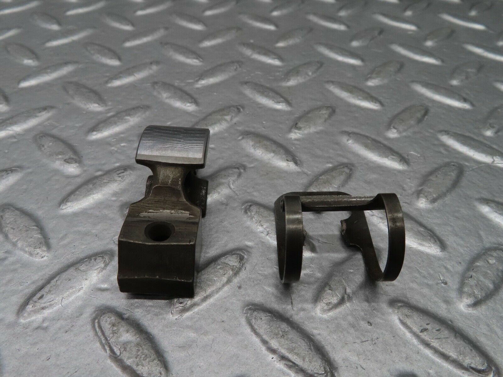 20722 Mercedes-Benz R107 450SL Valve Rocker Arm With Retaining Spring