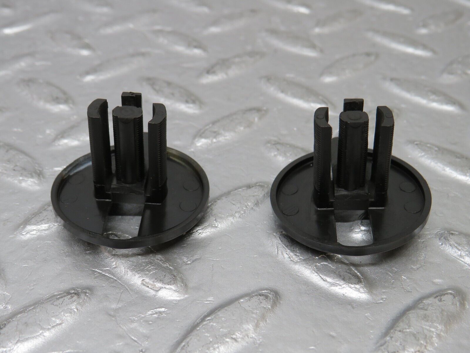 37814 Mercedes-Benz A124 320E Cabriolet Radiator Fan Shroud Holder 2x