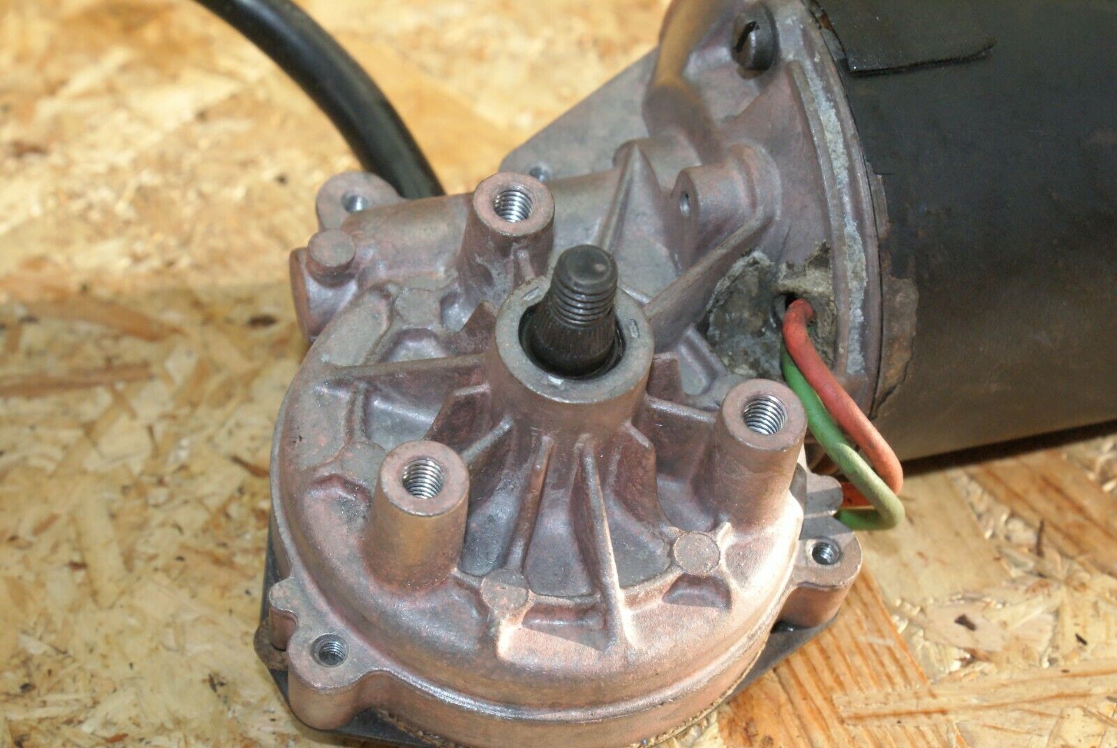 2398 Mercedes-Benz W123 280E Wiper Motor Bosch 0390341077