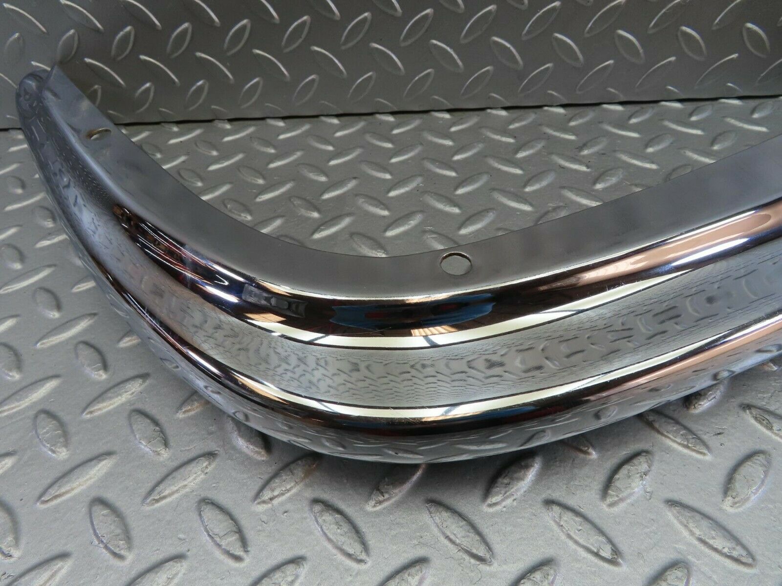 10617 Mercedes-Benz W108 Front Left Upper Bumper Corner