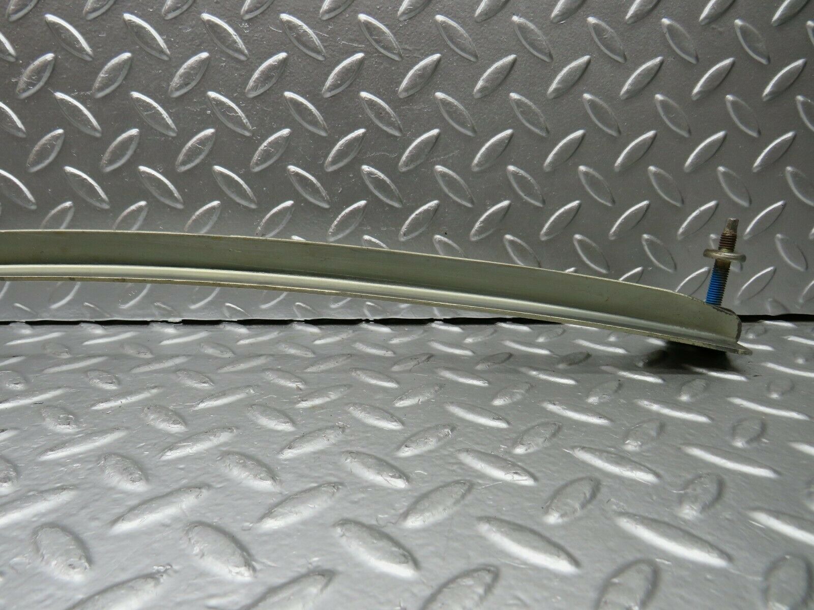 22530 Mercedes-Benz C124 E220 Coupe Right Door Window Channel