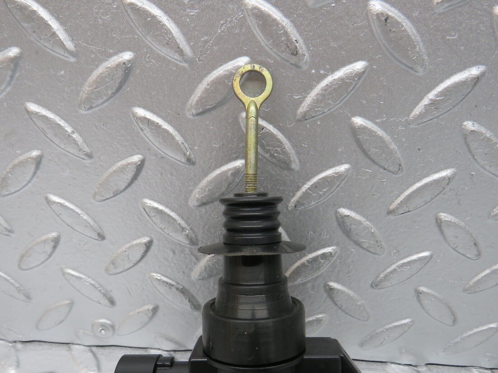 32447 Mercedes-Benz S124 300TE Wagon Door Lock Vacuum Actuator Front Left