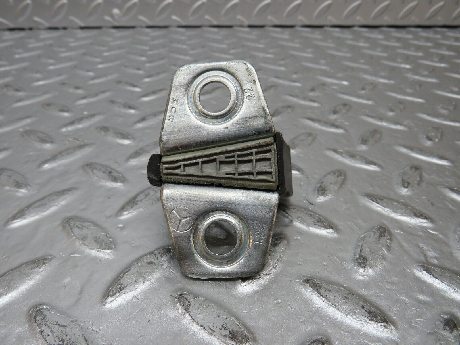 31772 Mercedes-Benz W201 190LE 1.8L Door Lock Latch