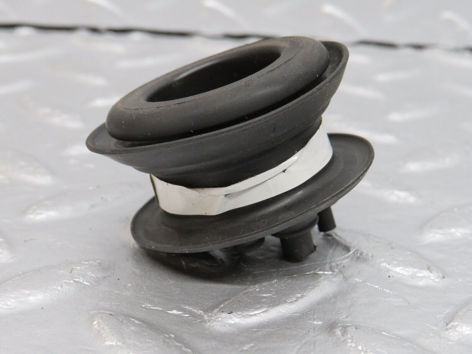 39781 Mercedes-Benz R129 320SL Coupe Firewall Rubber Grommet 0089971781