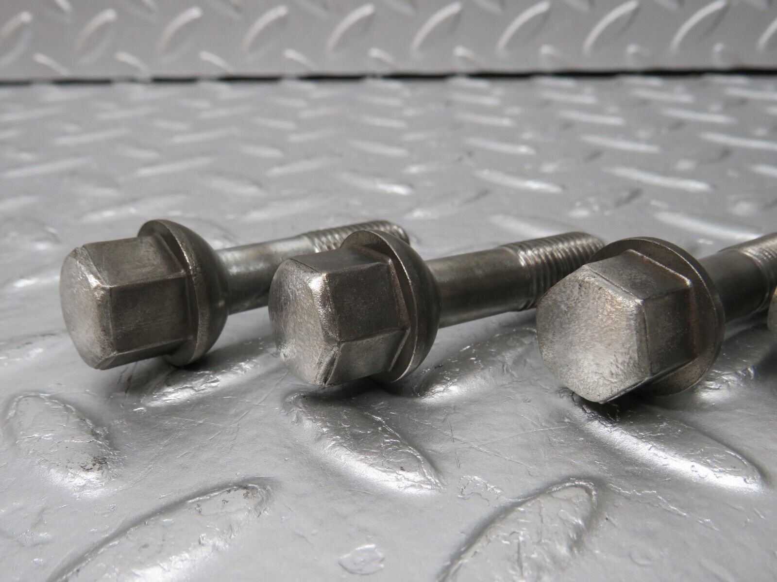 32640 Mercedes-Benz 5x Alloy Wheel Lug Bolt M12x1.5
