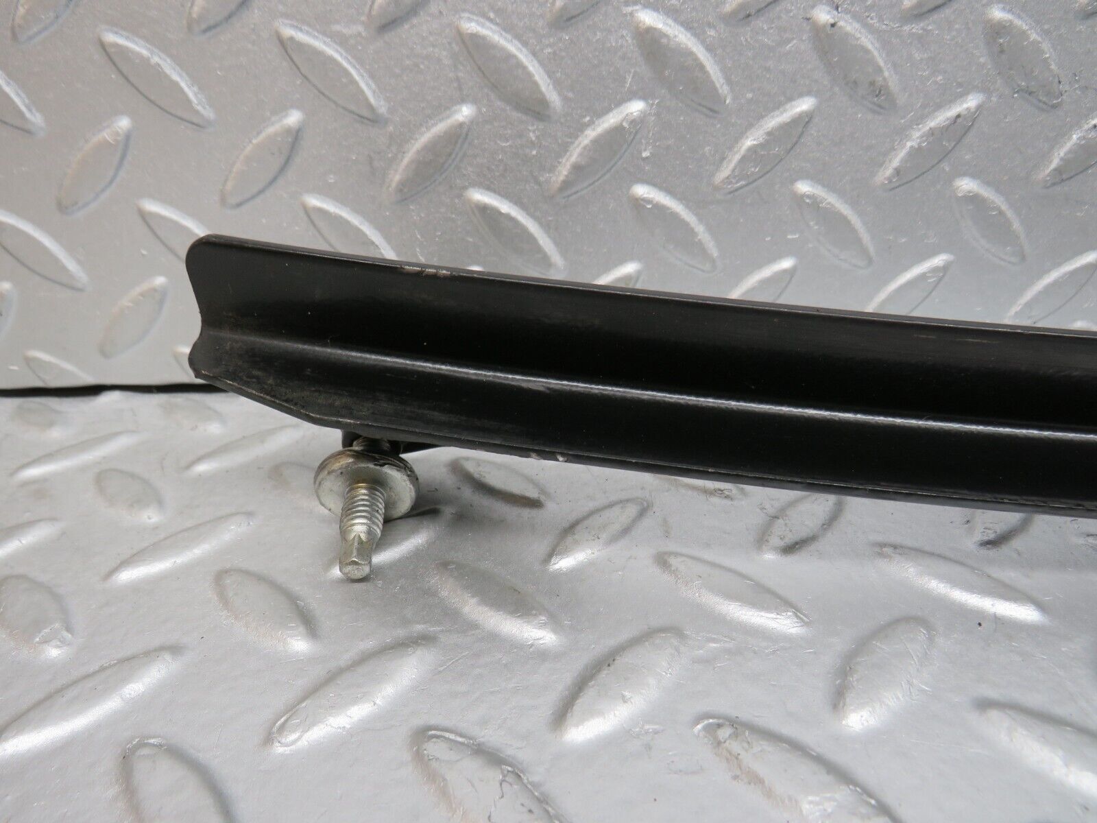 39659 Mercedes-Benz R129 320SL Coupe Right Door Front Window Channel