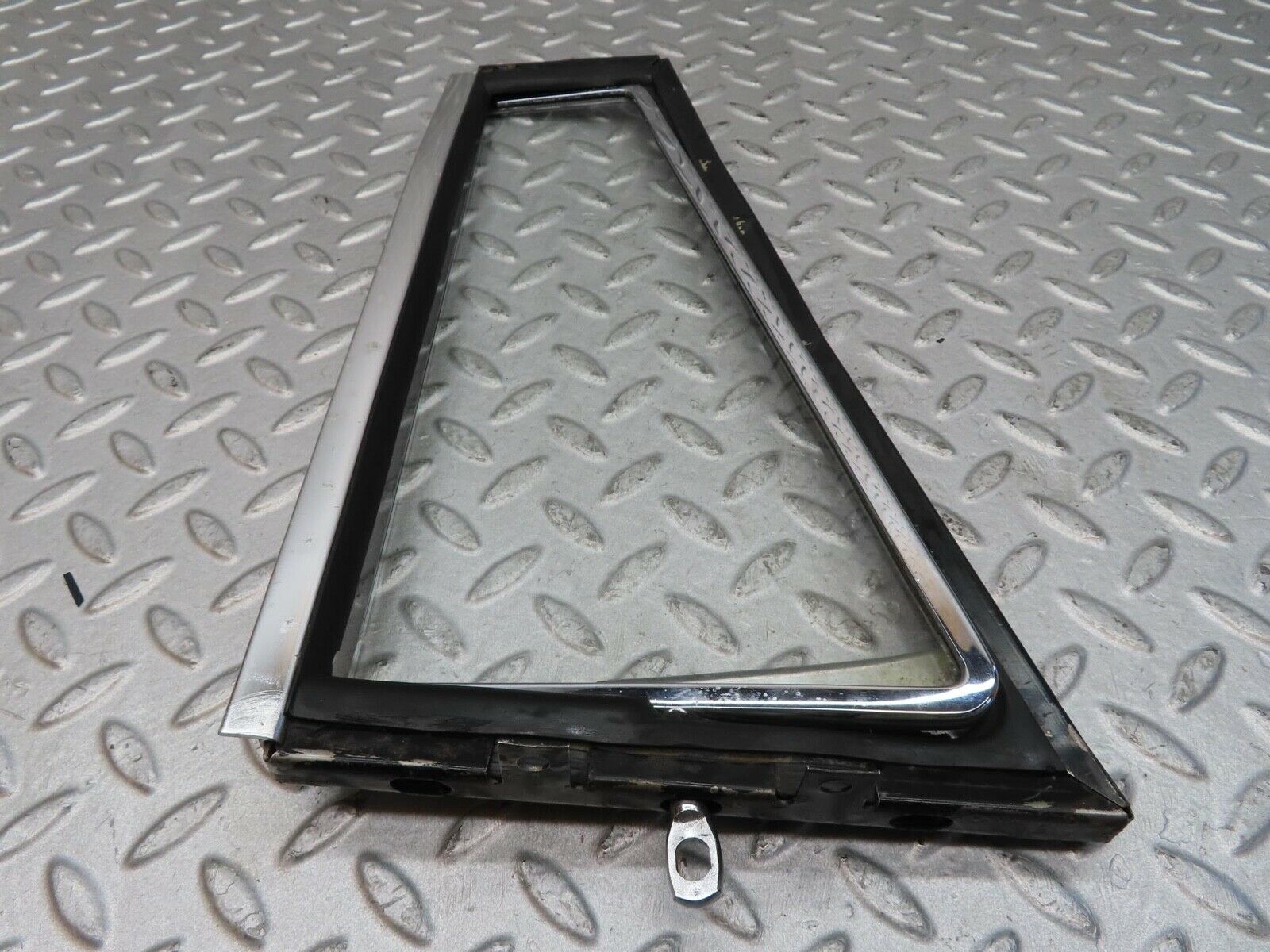 12650 Mercedes-Benz W111 220SE Front Left Quarter Window Glass
