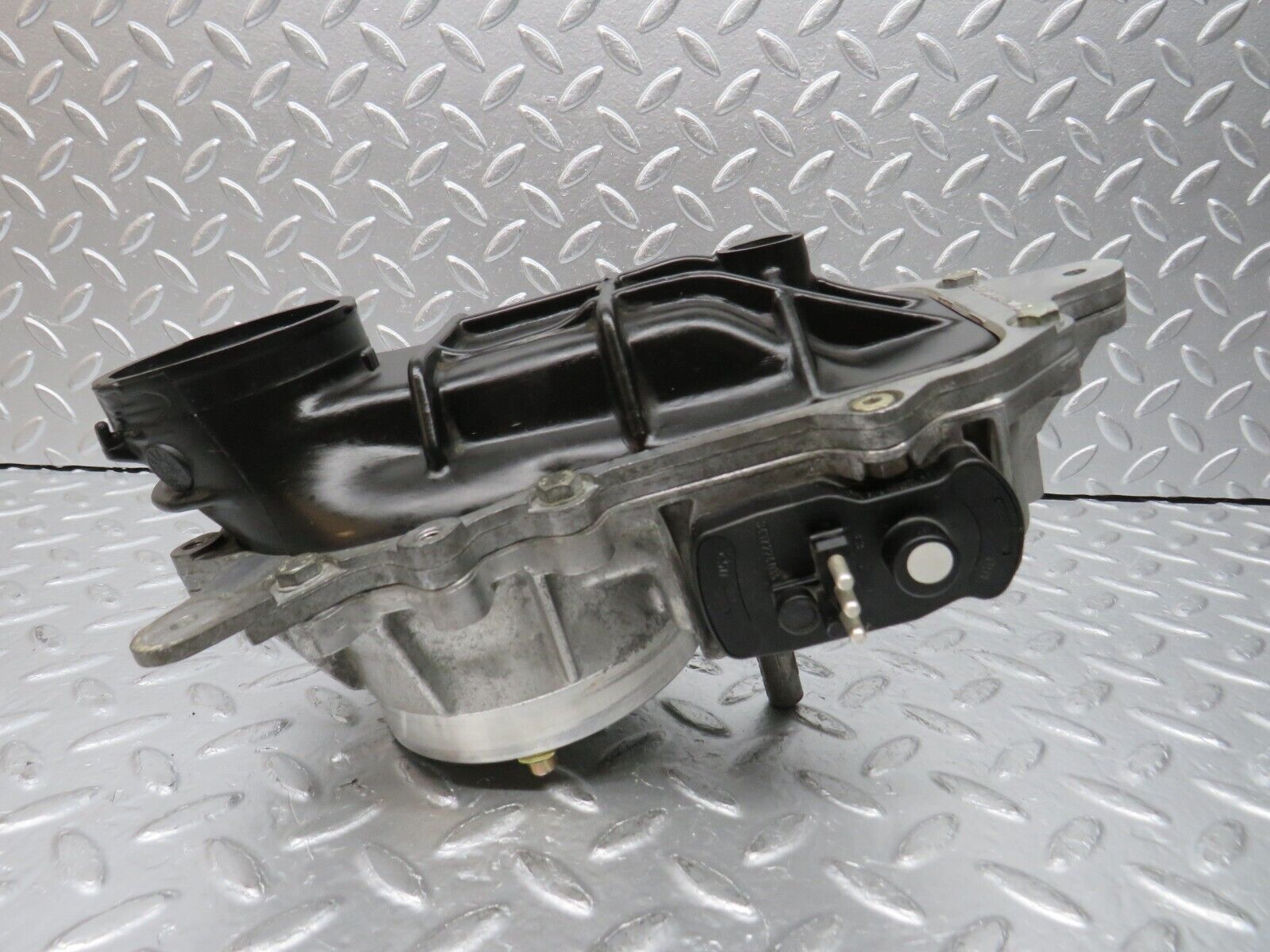 30458 Mercedes-Benz W124 230E Air Flow Mass Meter Sensor Bosch 0438121043