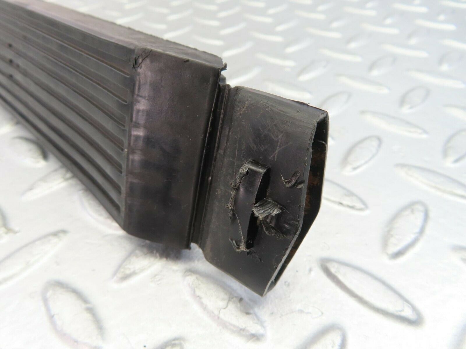 10765 Mercedes-Benz W123 230E Accelerator Pedal With Rubber 1233010082
