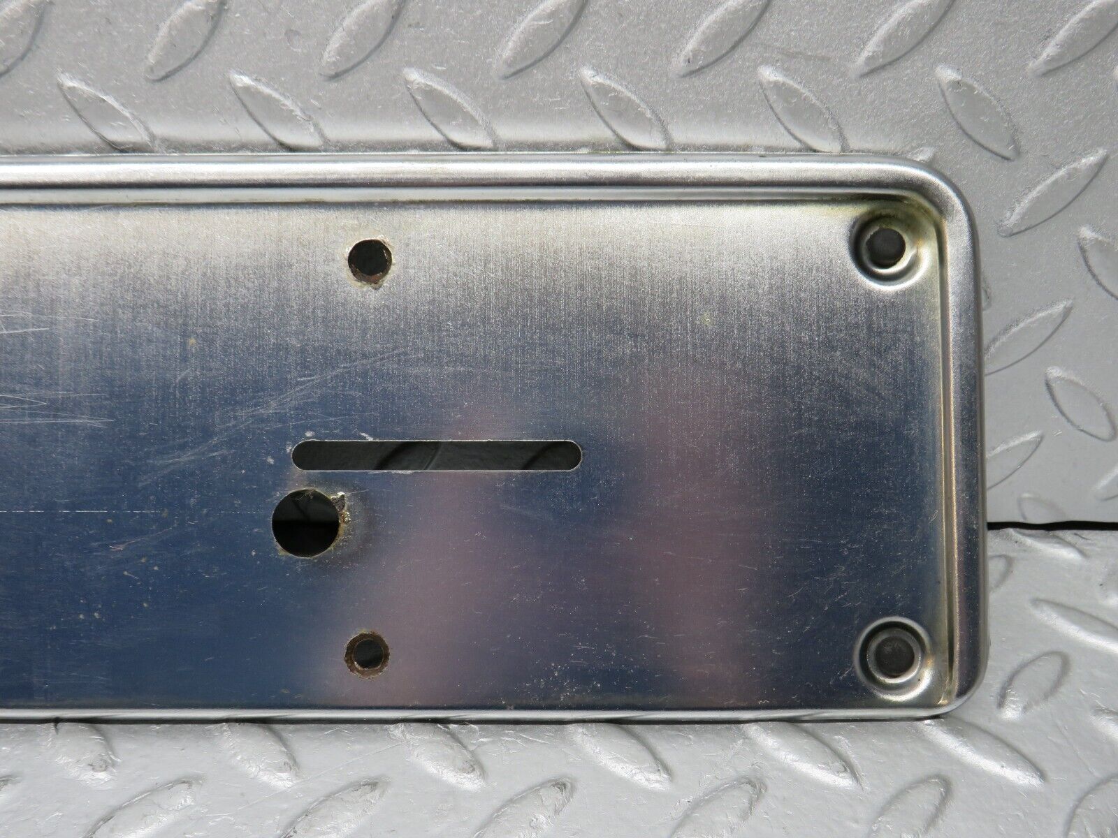 38162 Mercedes-Benz A124 320E Cabriolet Rear number Plate Holder