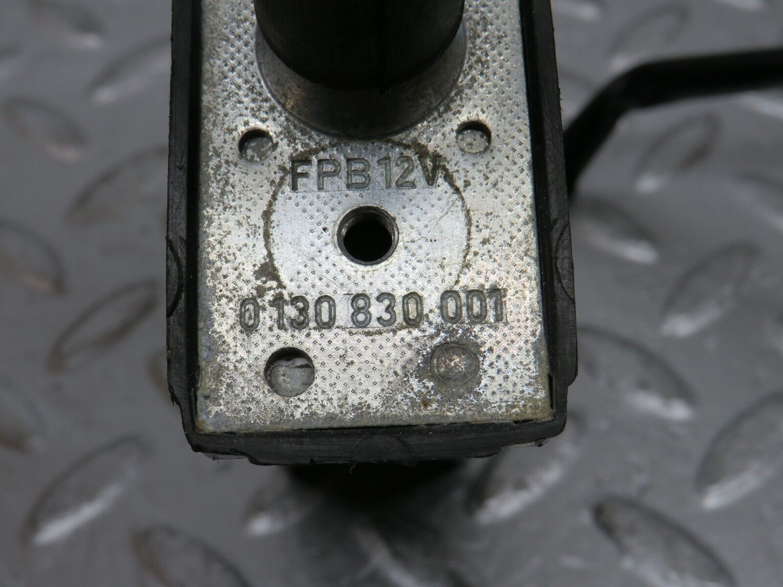32256 Mercedes-Benz C107 350SLC Coupe Coupe Sunroof Motor Bosch 0130830001