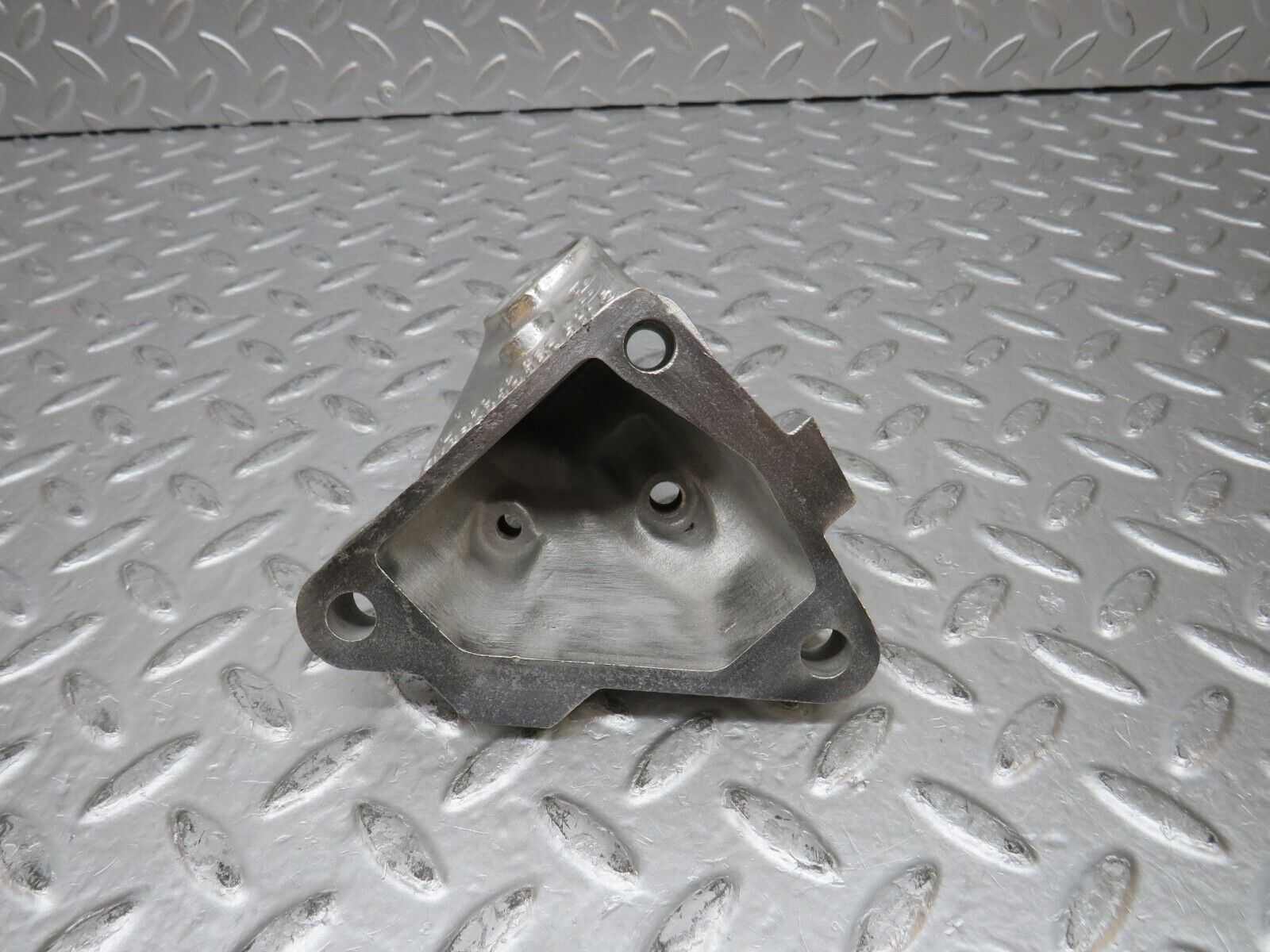 31769 Mercedes-Benz W201 190LE 1.8L Engine Mount Bracket Left Side 1022234104