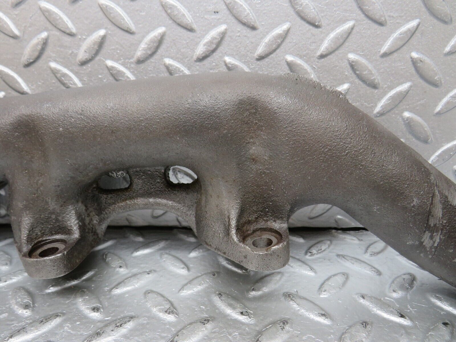 33111 Mercedes-Benz W126 380 V8 Exhaust Manifold Left 1161422302 1161422902