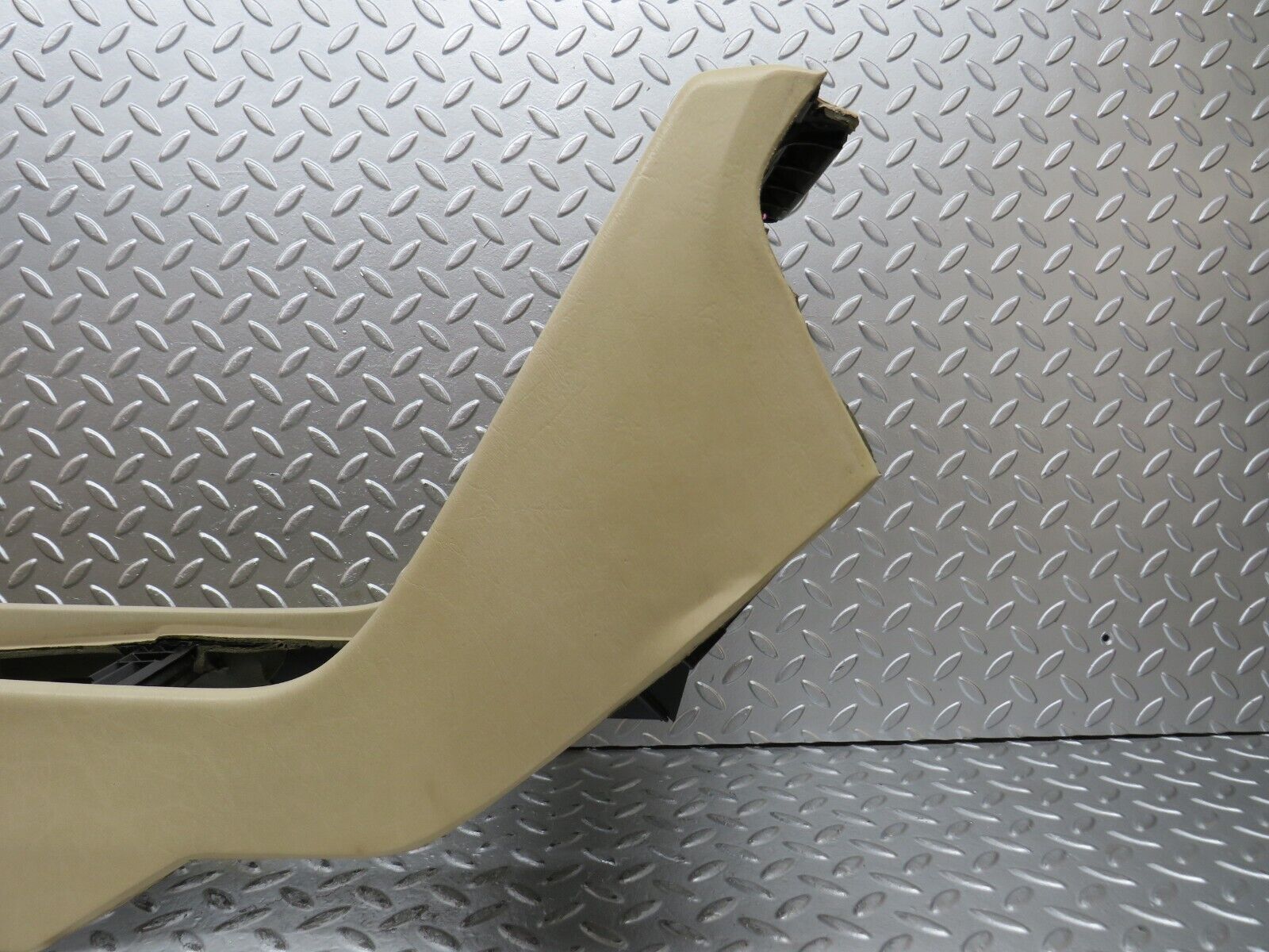 27619 Mercedes-Benz S124 300TE Wagon Centre Console Beige