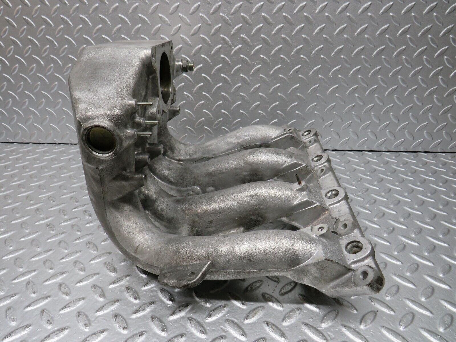 31907 Mercedes-Benz S124 220TE Wagon Intake Manifold 1111411201