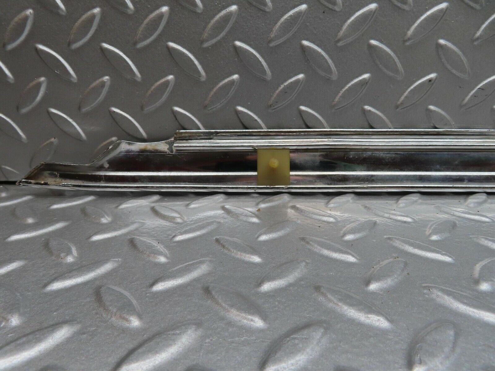 12714 Mercedes-Benz W111 220SE Front Right Door Chrome Moulding Trim