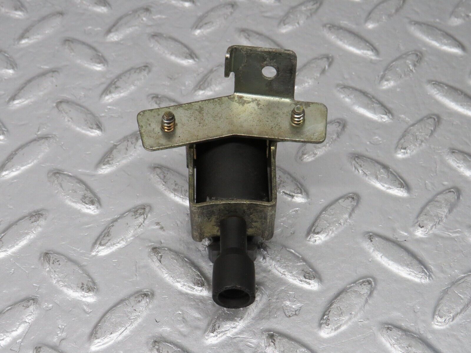 38849 Mercedes-Benz W201 190E 2.6L Vacuum Control Valve Pierburg 0015407097 7.21071.00