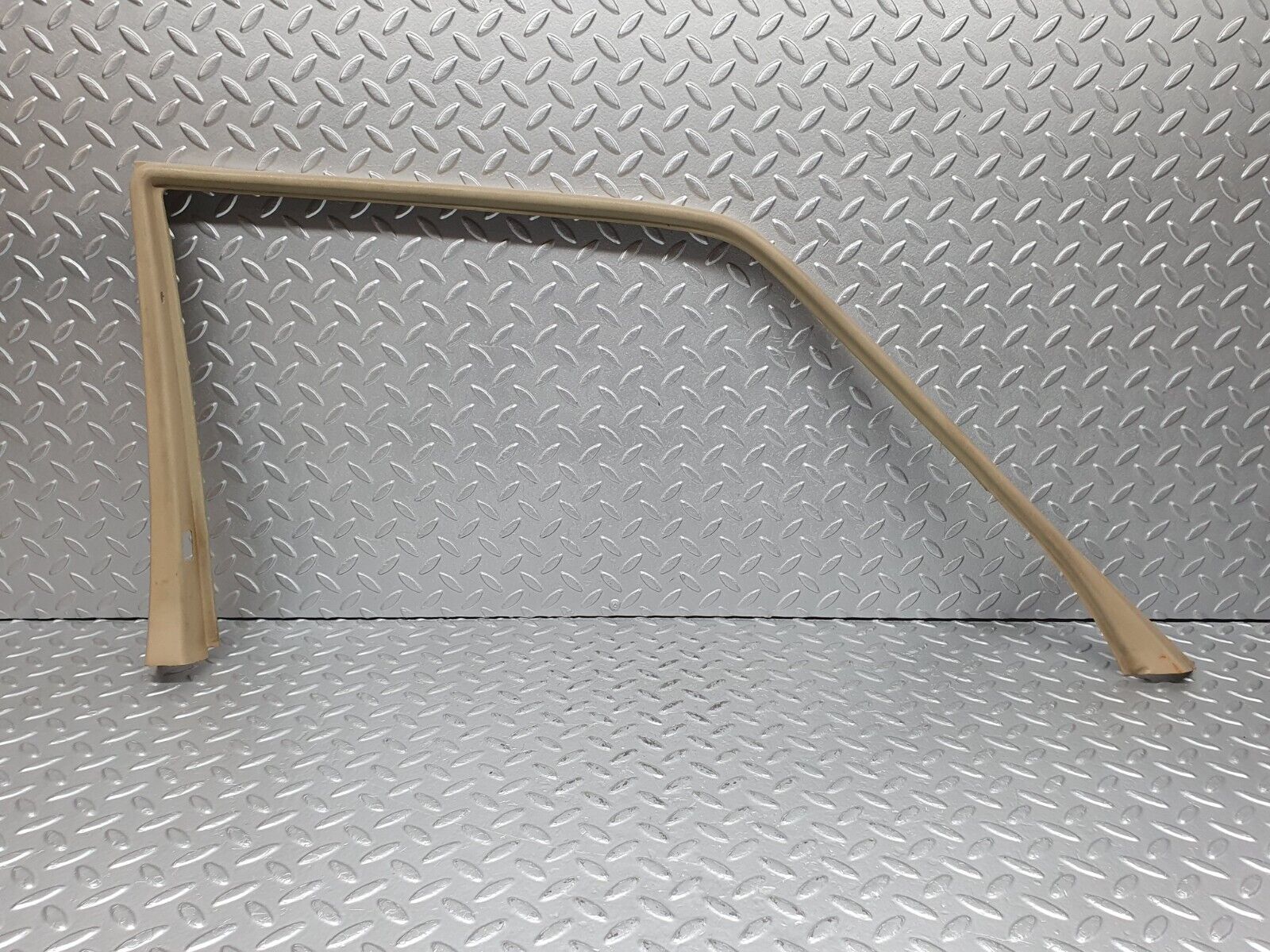 41198 Mercedes-Benz W126 300SE Front Left Door Window Frame Cover 1267250371