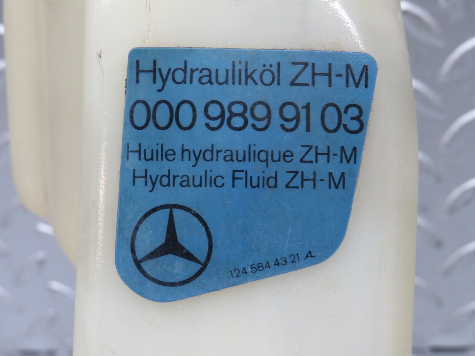 27598 Mercedes-Benz S124 300TE Hydraulic Suspension Fluid Reservoir 0009899103