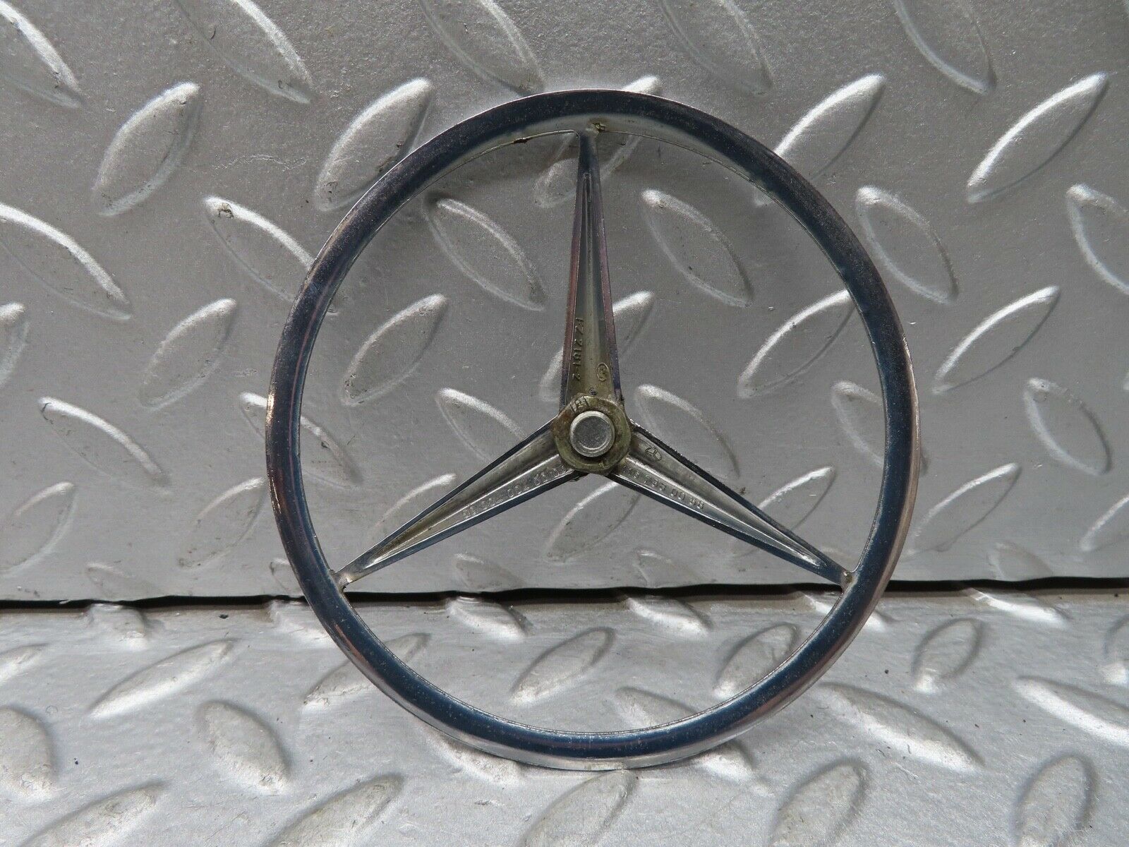 17695 Mercedes-Benz W116 450SEL Trunk Lid Badge Emblem 1167580058