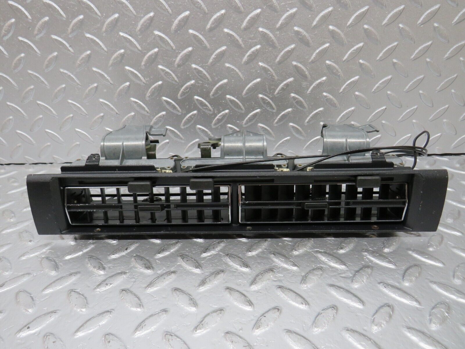 34431 Mercedes-Benz C126 380SEC Dashboard Centre Air Vent 1268310030 126830005