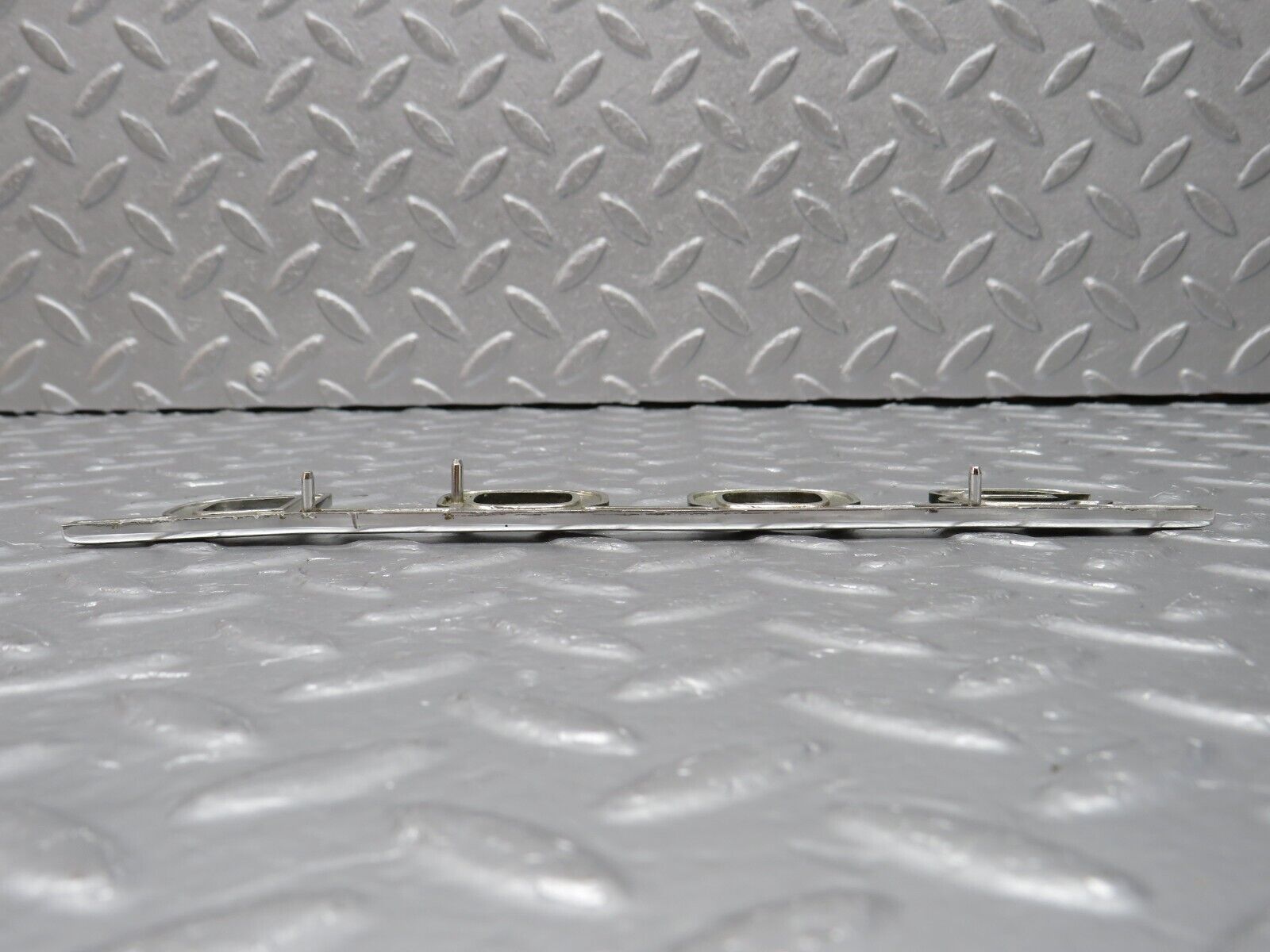 40692 Mercedes-Benz W123 300D Trunk Badge Emblem 1238170915