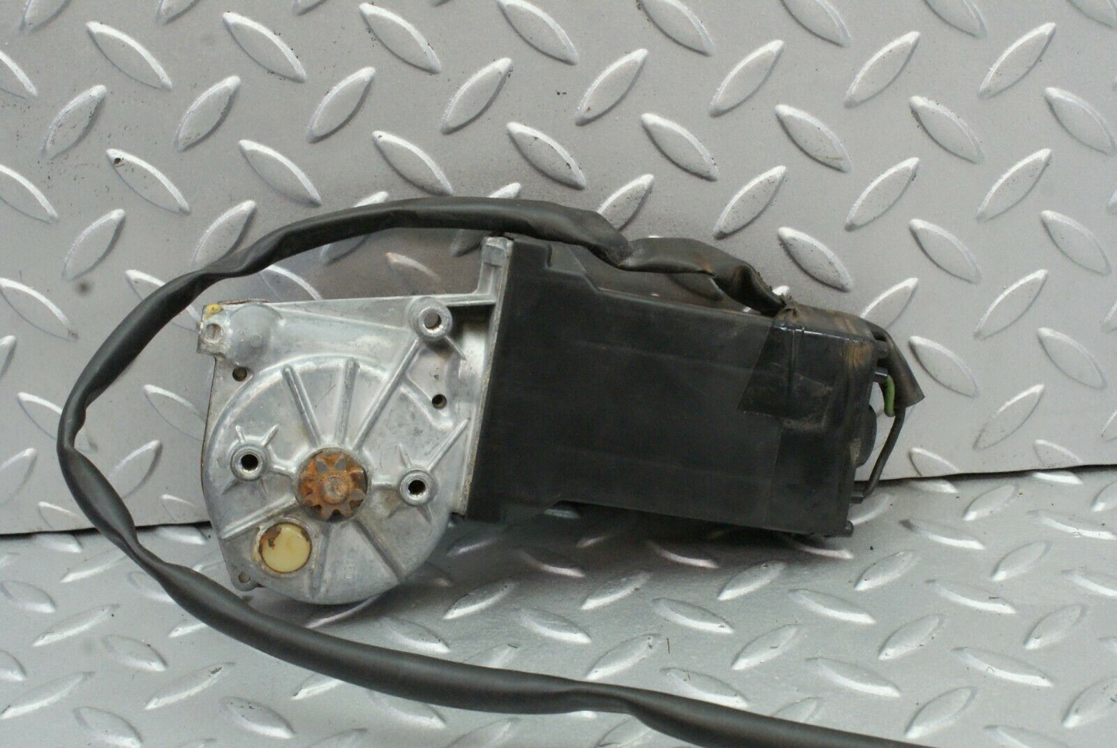 2580 Mercedes-Benz W116 350SE Rear Left Window Regulator Motor 0130820063
