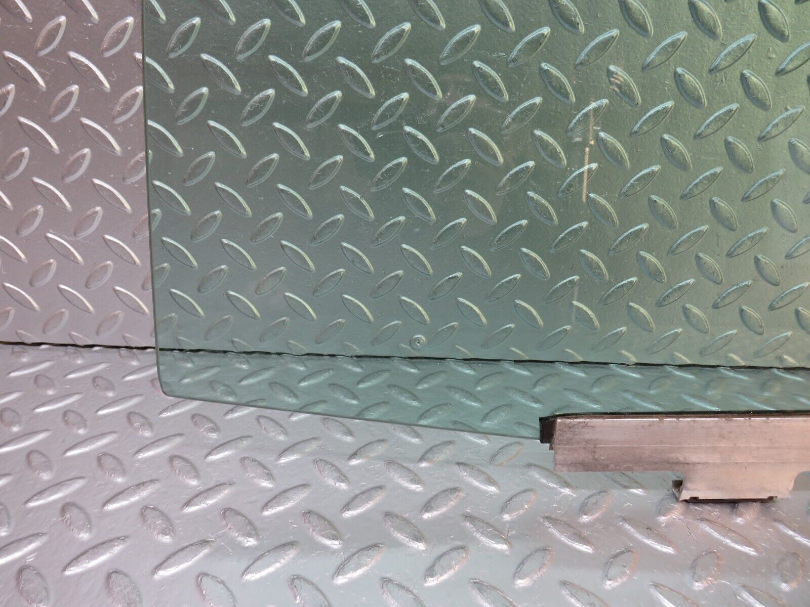 30421 Mercedes-Benz W124 230E Rear Left Door Window Glass