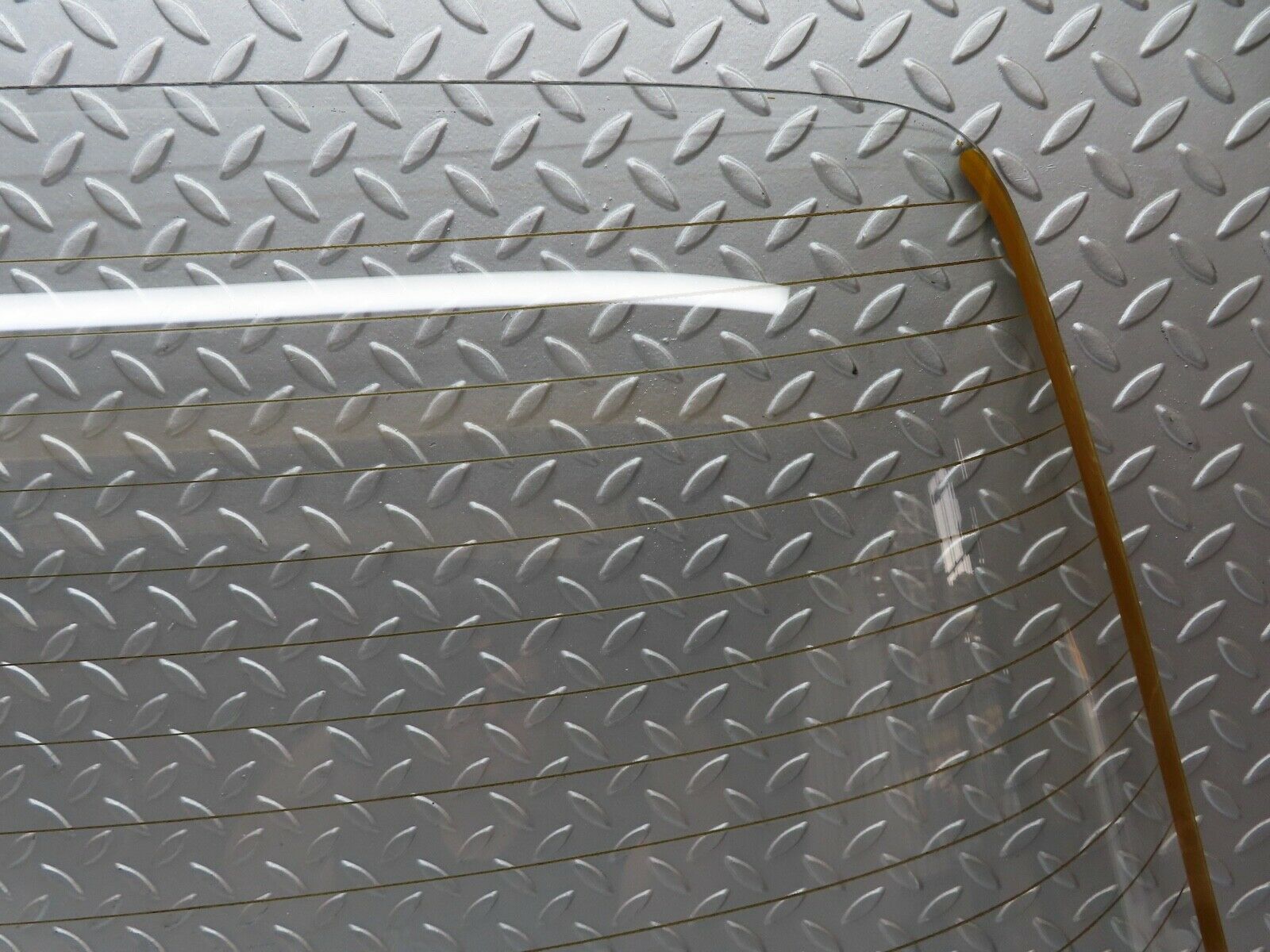 19203 Mercedes-Benz W123 300D Rear Heated Windscreen Glass