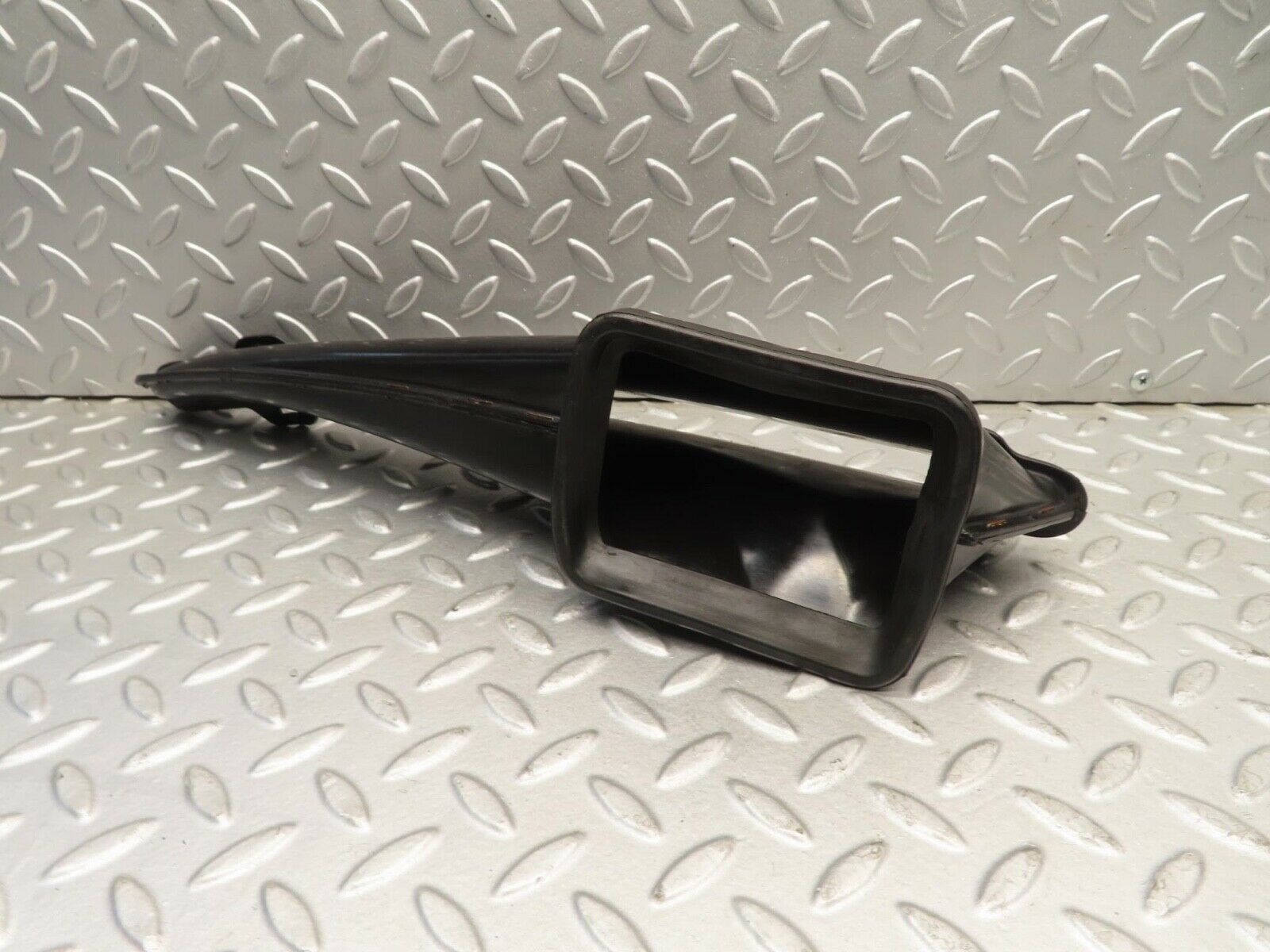 11801 Mercedes-Benz R107 450SL Dashboard Air Vent Right