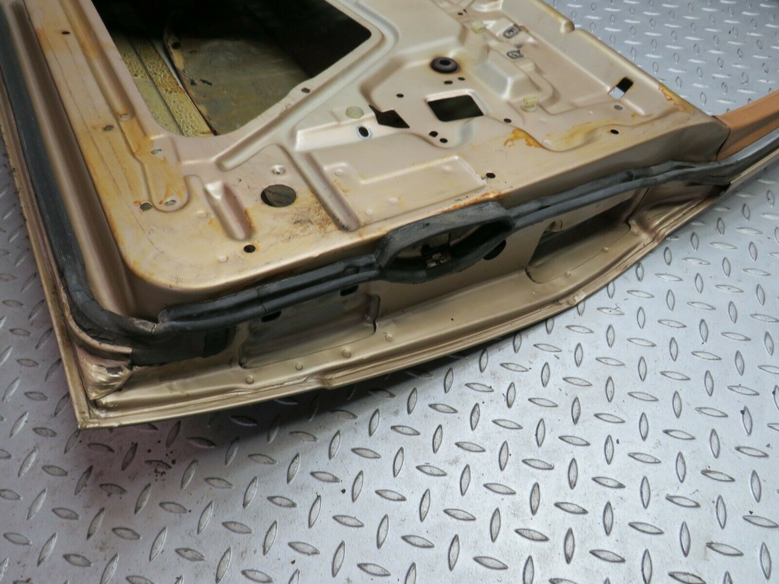 22108 Mercedes-Benz S123 280TE Wagon Rear Left Door