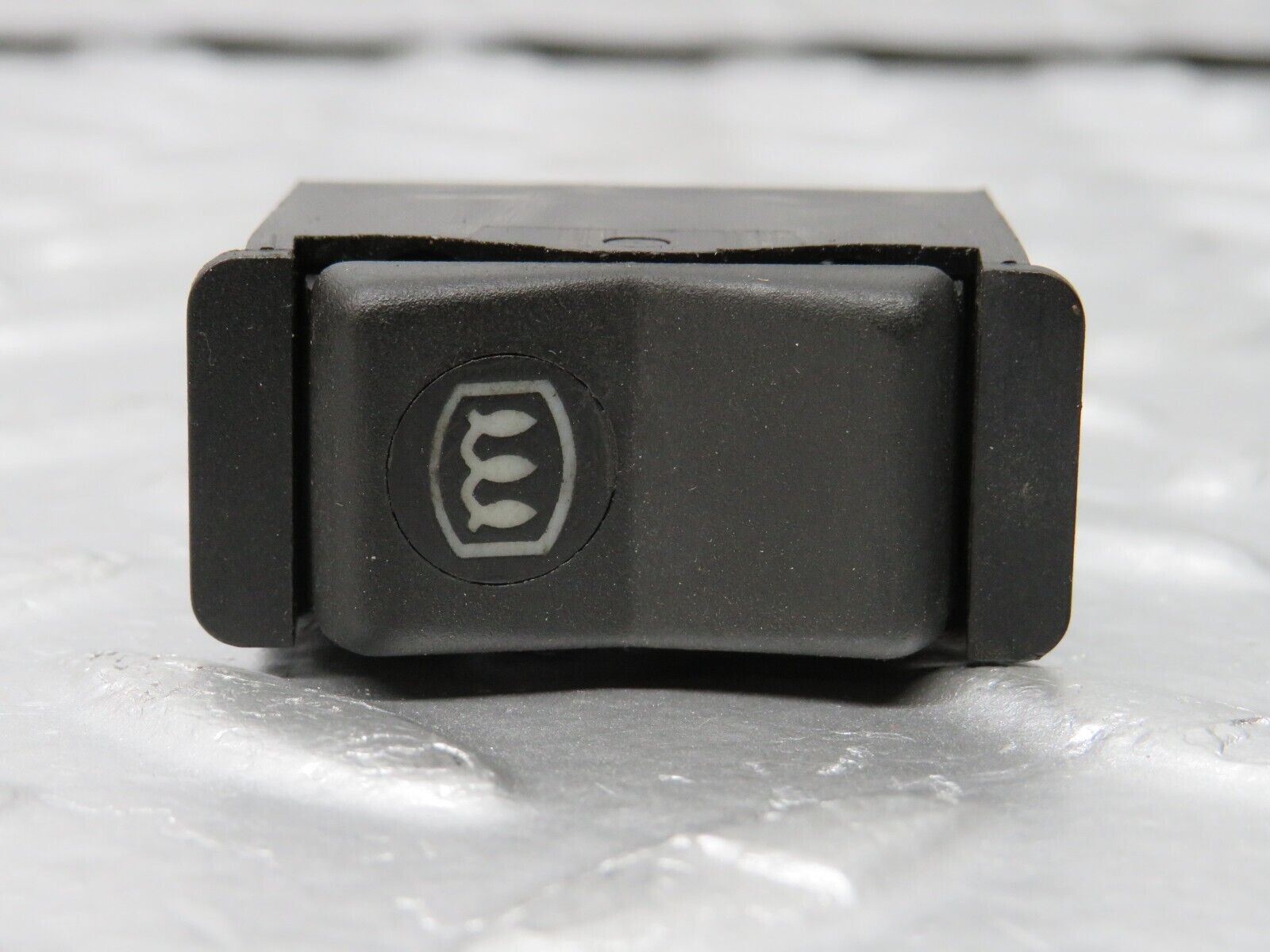 31096 Mercedes-Benz W123 200D  Rear Heated Window Switch 0008206110