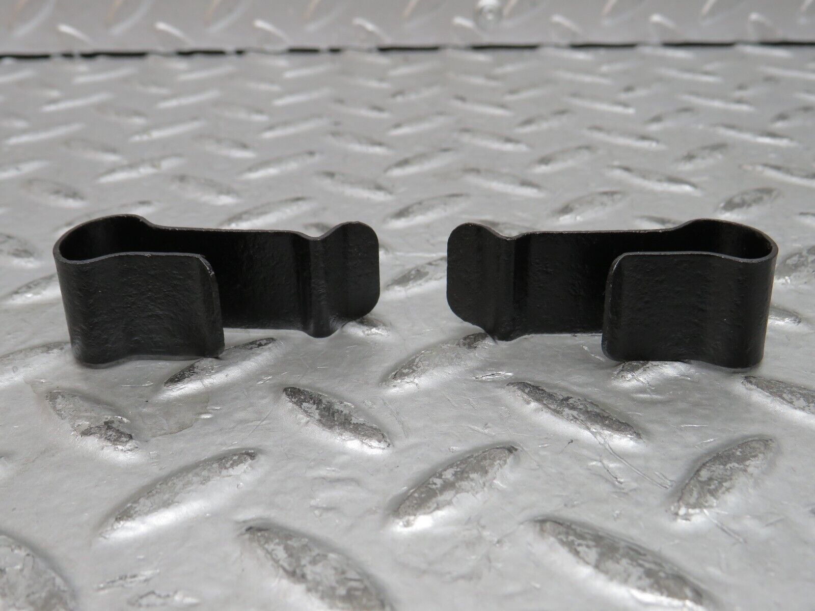 28514 Mercedes-Benz S123 Wagon Radiator Fan Shroud Cover Holder Set