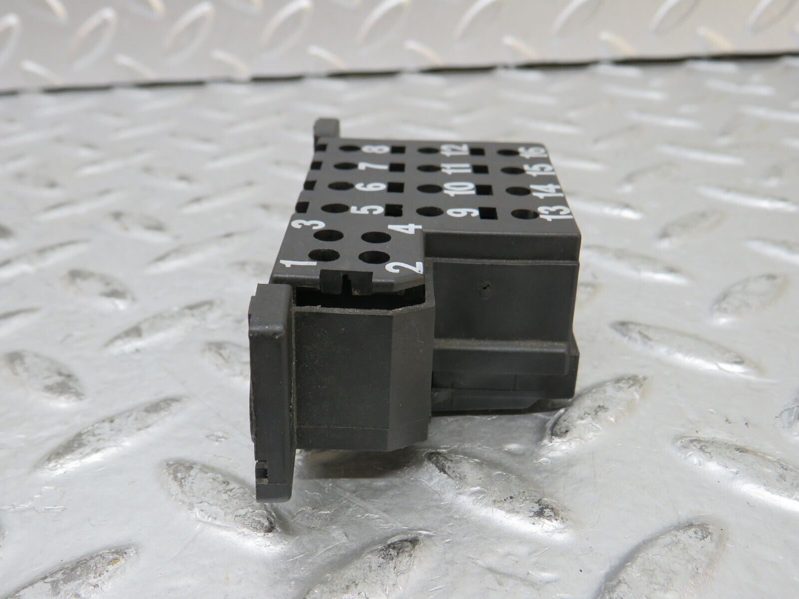 27553 Mercedes-Benz S124 300TE Wagon Diagnostic Connector 1295455540