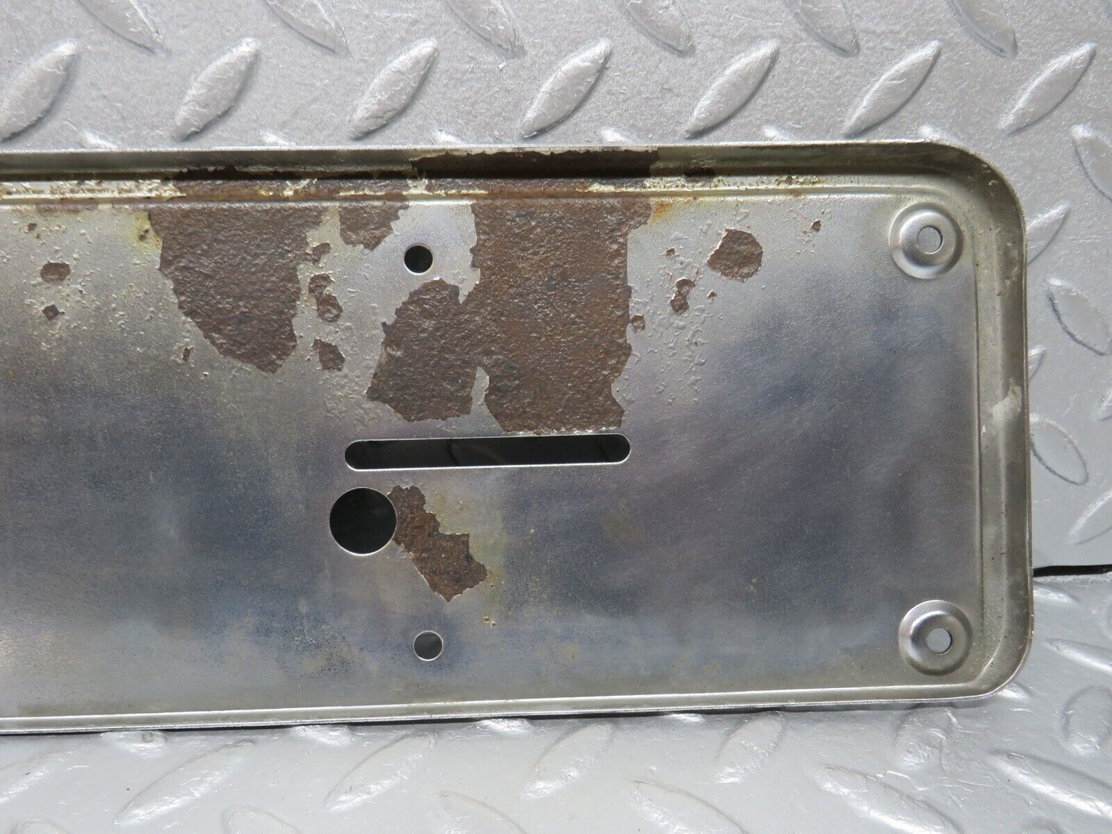 40662 Mercedes-Benz W123 300D Rear Chrome Number Plate Holder