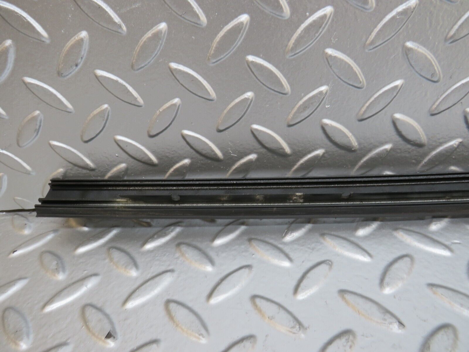 27758 Mercedes-Benz S124 300TE Wagon Roof Moulding Trim
