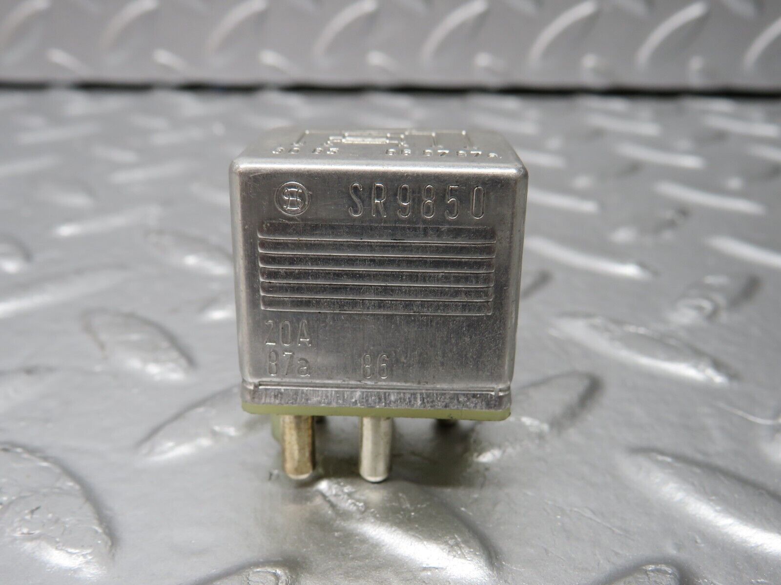 34060 Mercedes-Benz W124 260E Multi Purpose Relay 0015420219