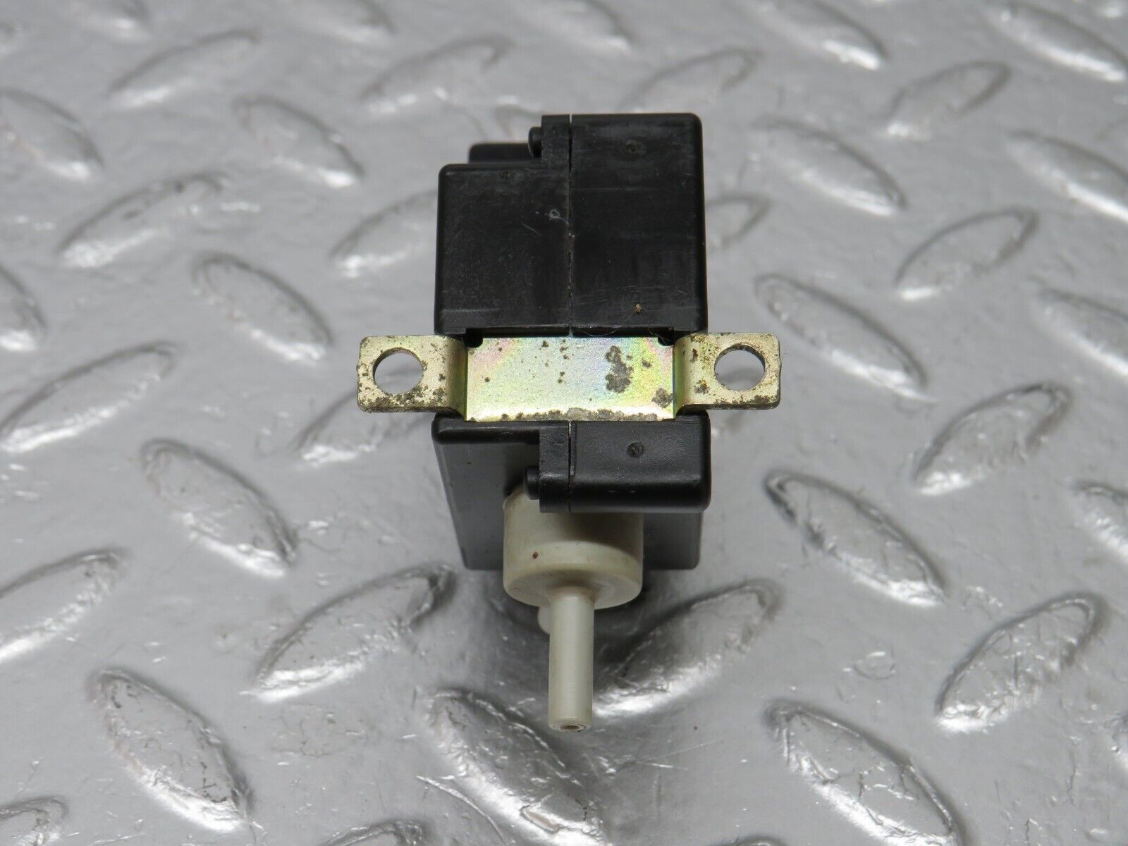 34076 Mercedes-Benz W124 260E Vacuum Valve