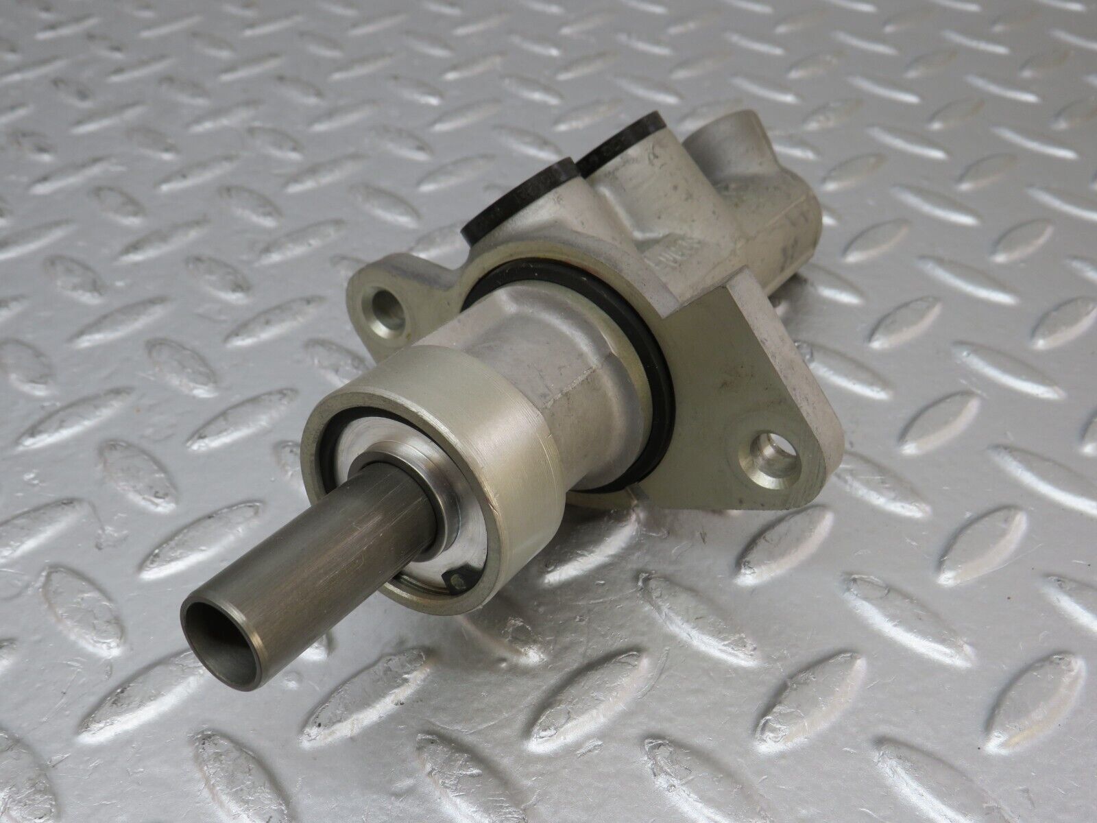 33386 Mercedes-Benz W202 C180 Brake Master Cylinder Lucas