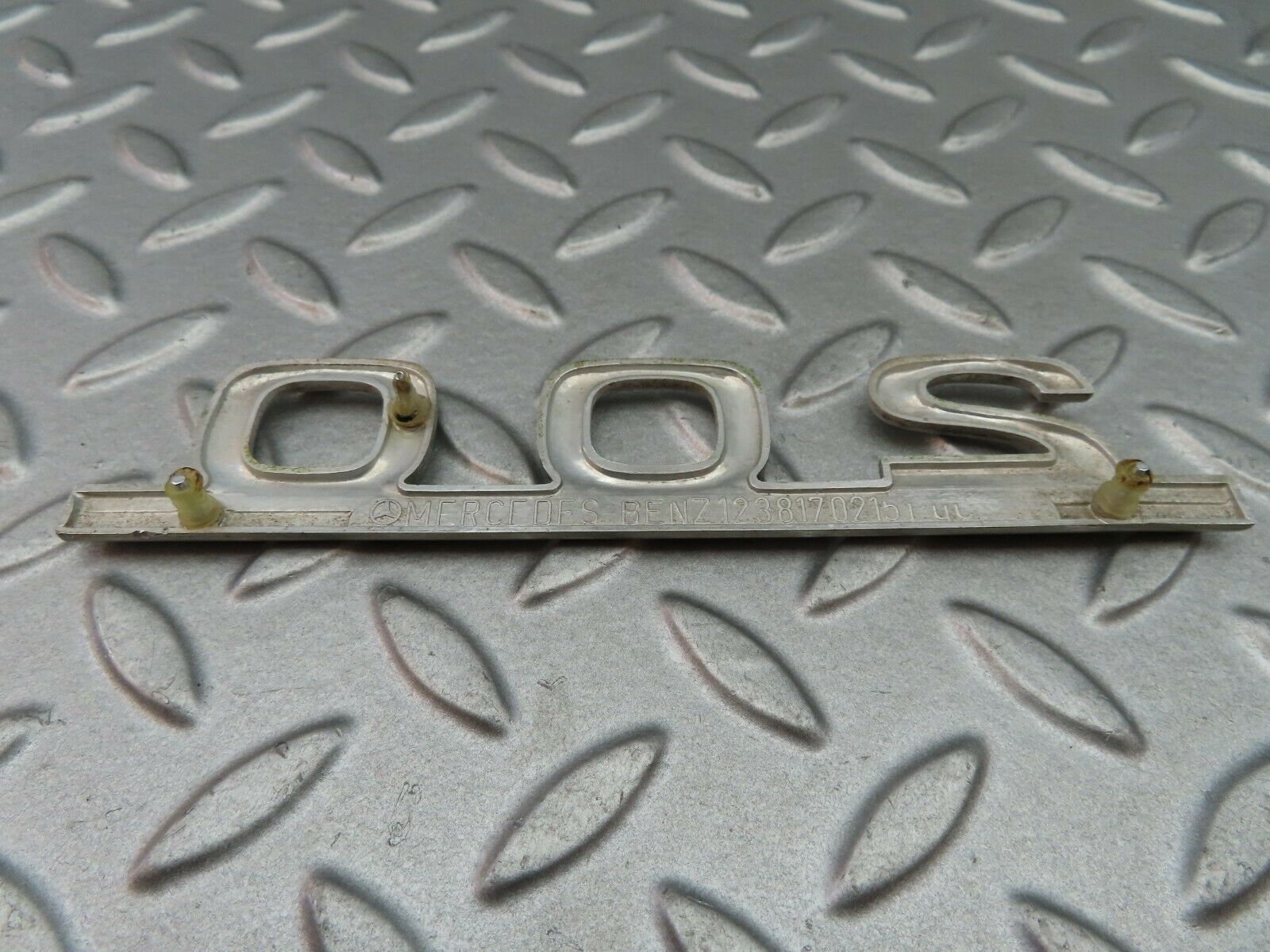 5800 Mercedes-Benz W123 200 Trunk Badge Emblem 1238170215