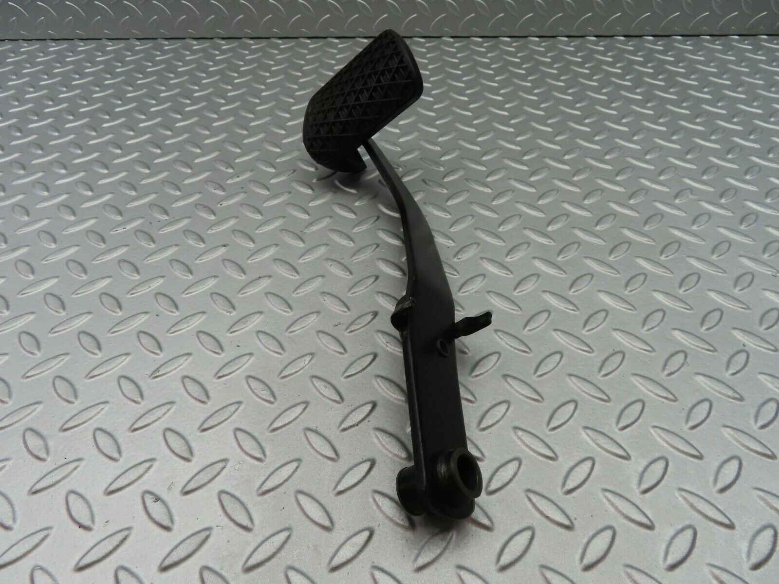 6780 Mercedes-Benz S124 E220 Wagon Brake Pedal 1232910082